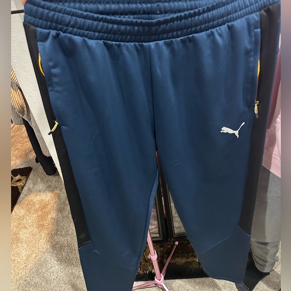 Puma TrackSuit Outfit - Picture 4 of 6